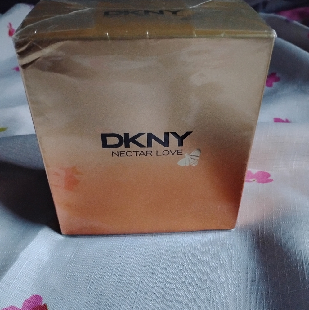DKNY Set - Picture 2 of 4
